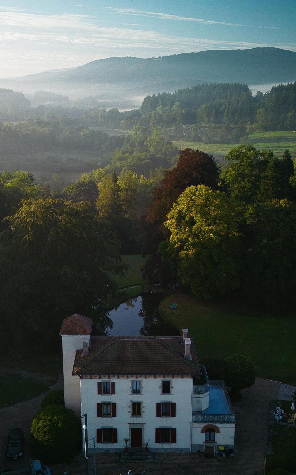 Domaine De Marchal - Chambres Et Table D'Hotes Celles-Sur-Durolle Esterno foto